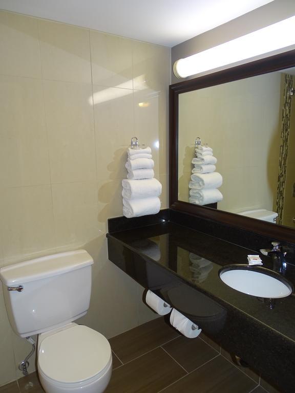 Travelodge By Wyndham Lindsay Habitación foto